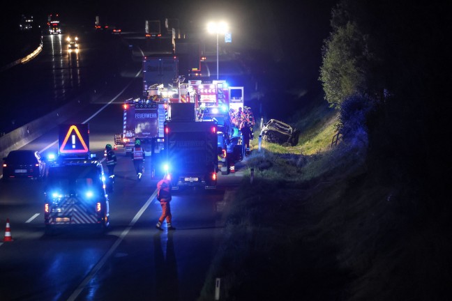 Auto �berschlagen: Schwerer Verkehrsunfall auf Innkreisautobahn bei Pram