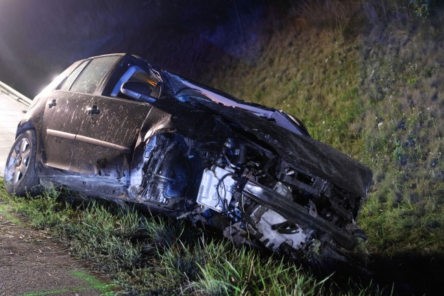 Auto �berschlagen: Schwerer Verkehrsunfall auf Innkreisautobahn bei Pram