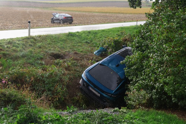 Schwerer Crash zwischen zwei PKW in Pram fordert zwei Verletzte