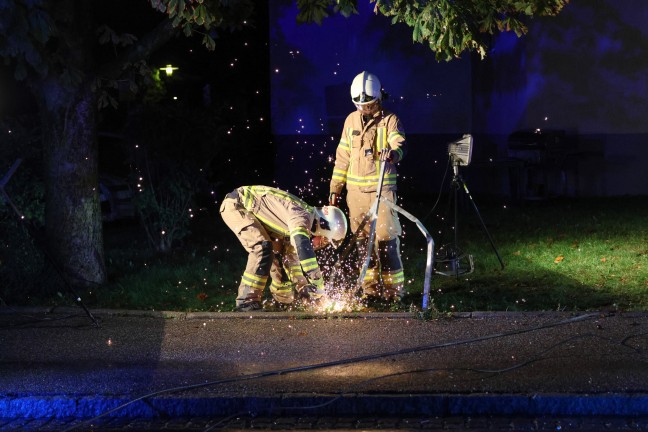 Menschenrettung nach schwerem Crash zwischen zwei Autos in Ried im Innkreis