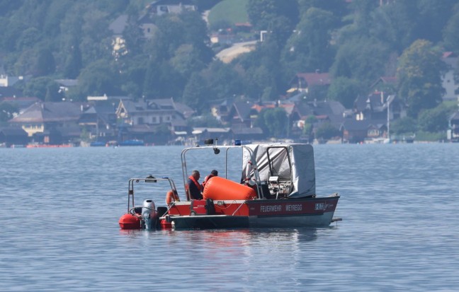 Bergung des abgest�rzten Kleinflugzeuges aus dem Attersee "technisch bedingt" abgebrochen