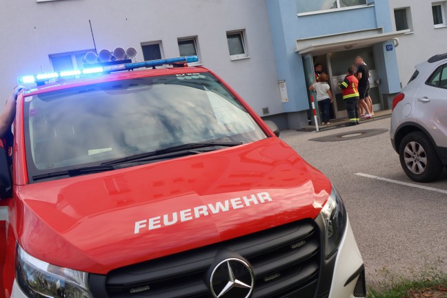 Einsatz wegen stechendem Geruch in einem Mehrparteienwohnhaus in Wels-Vogelweide