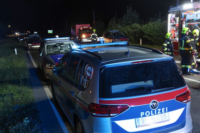 Vier Verletzte bei schwerem Crash zwischen zwei Autos auf Wiener Stra�e in Redlham