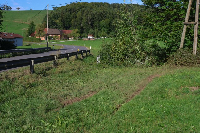 Auto gegen Baum: Zwei Tote (25 und 26) bei schwerem Verkehrsunfall in Ternberg
