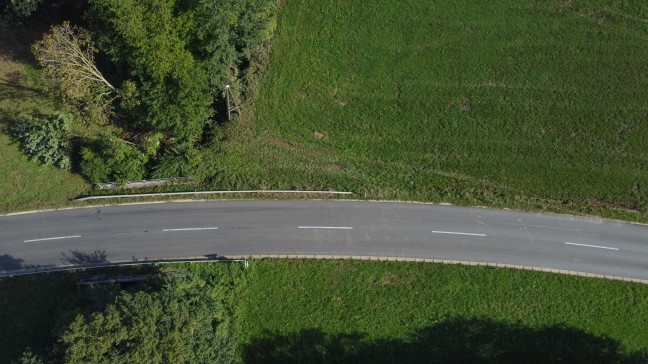 Auto gegen Baum: Zwei Tote (25 und 26) bei schwerem Verkehrsunfall in Ternberg