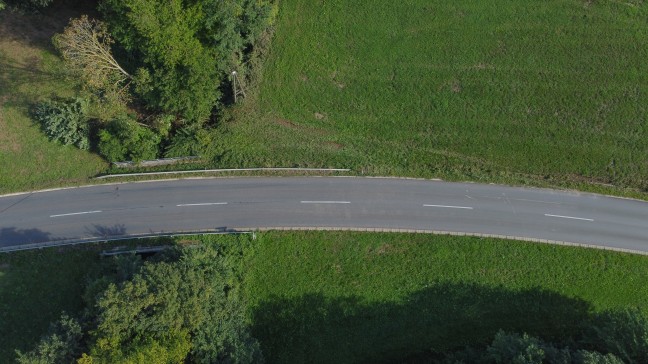 Auto gegen Baum: Zwei Tote (25 und 26) bei schwerem Verkehrsunfall in Ternberg