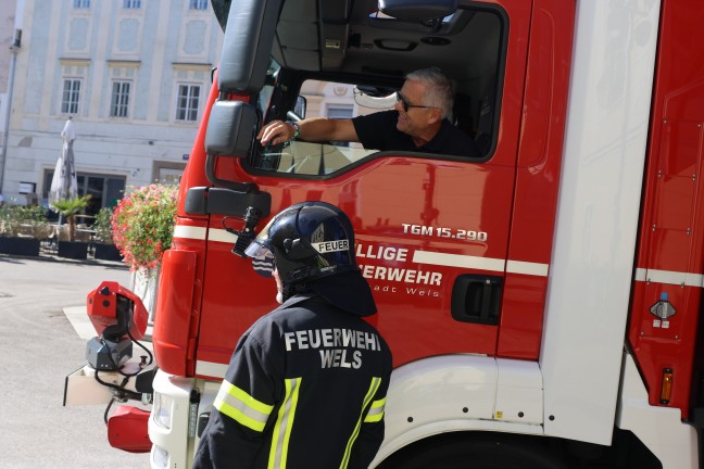 Verbranntes Kochgut: Einsatz von Feuerwehr, Rettung und Polizei am Stadtplatz in Wels-Innenstadt