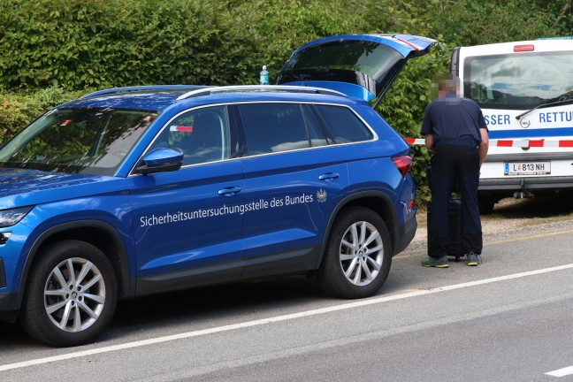 Steinbach am Attersee: Abgest�rztes Kleinflugzeug durch Spezialtaucher aus 162 Metern Tiefe geborgen