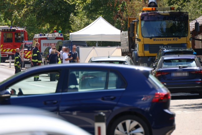 Steinbach am Attersee: Abgest�rztes Kleinflugzeug durch Spezialtaucher aus 162 Metern Tiefe geborgen