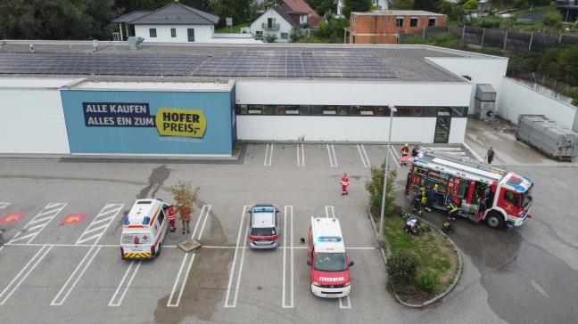 Brandeinsatz bei Filiale eines Lebensmitteldiscounters in Wallern an der Trattnach