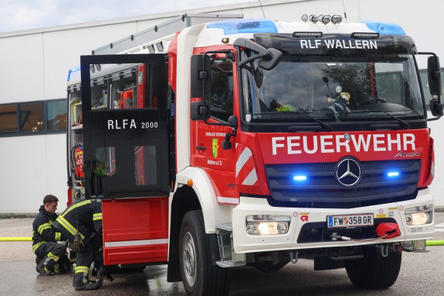 Brandeinsatz bei Filiale eines Lebensmitteldiscounters in Wallern an der Trattnach