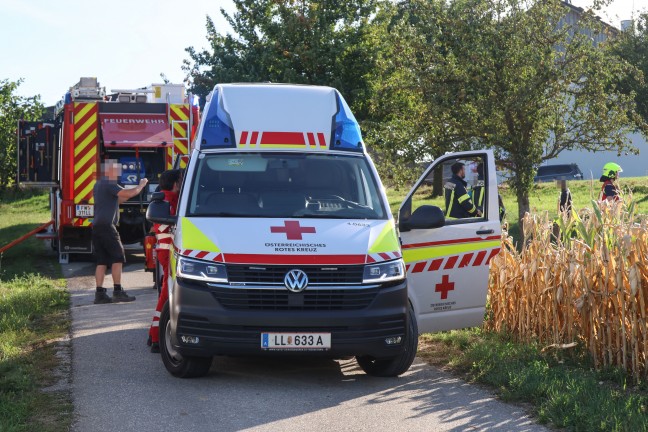 Personenrettung: LKW beim Abkippen von Erdmaterial in Piberbach umgest�rzt