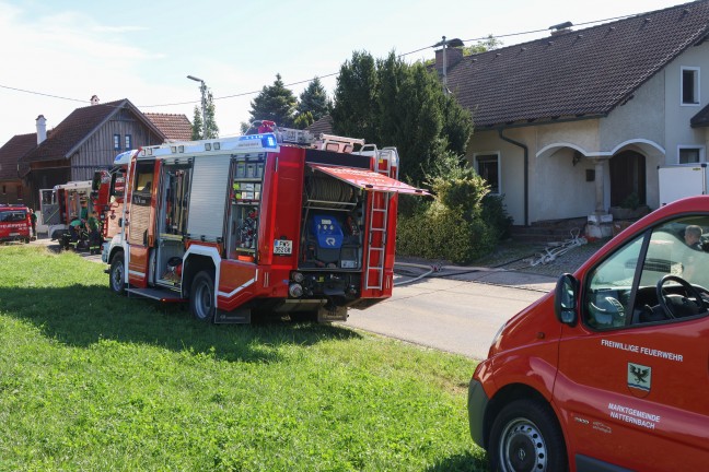 Drei Feuerwehren bei Zimmerbrand in einem Wohnhaus in Neukirchen am Walde im Einsatz