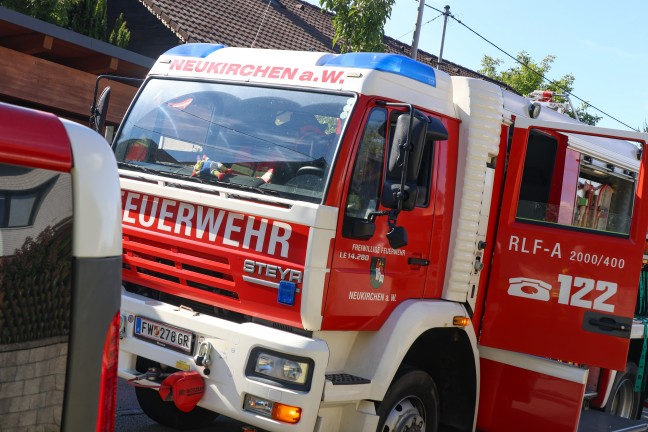 Drei Feuerwehren bei Zimmerbrand in einem Wohnhaus in Neukirchen am Walde im Einsatz