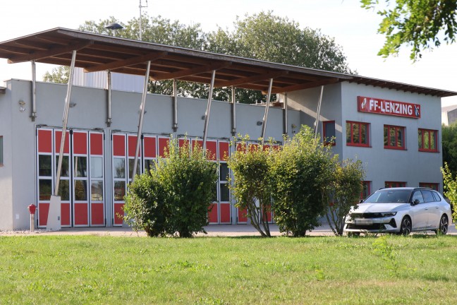 Sechs Feuerwehren bei Brand bei einem Gewerbebetrieb in Lenzing an der Ager im Einsatz