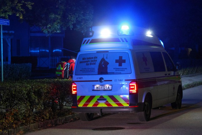 Einsatzkr�fte bei vermutetem CO-Austritt in einer Wohnung in Wels-Neustadt im Einsatz