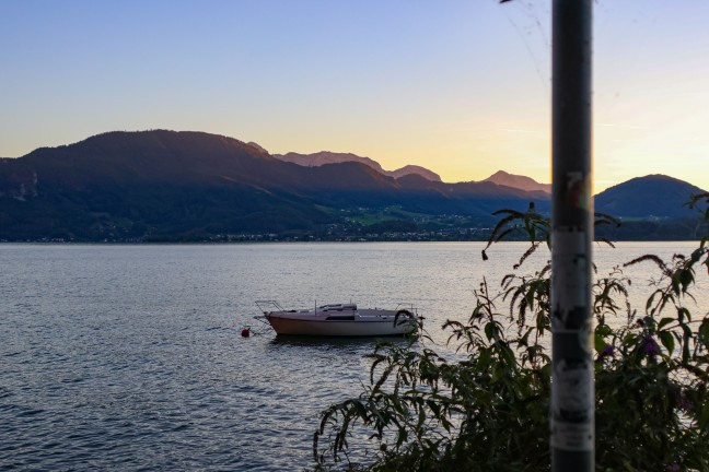 Traunsee: Feuerwehr und Wasserrettung bei Suche nach abg�ngigen Schwimmern in Gmunden im Einsatz