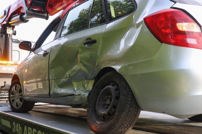 Crash zwischen Streifenwagen und PKW auf Gmundener Stra�e in Edt bei Lambach