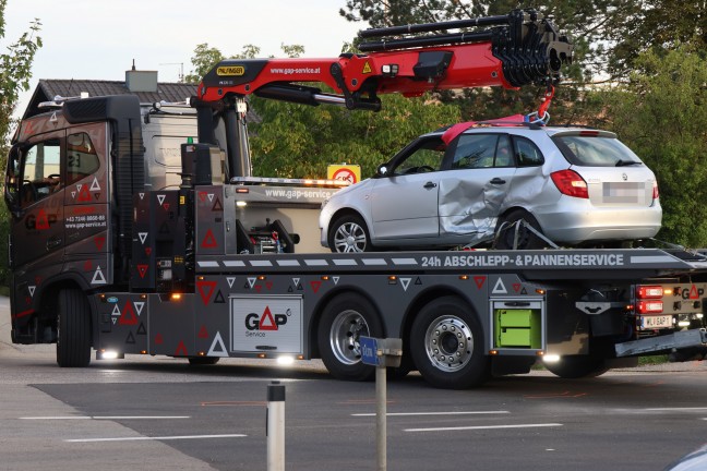 Crash zwischen Streifenwagen und PKW auf Gmundener Stra�e in Edt bei Lambach
