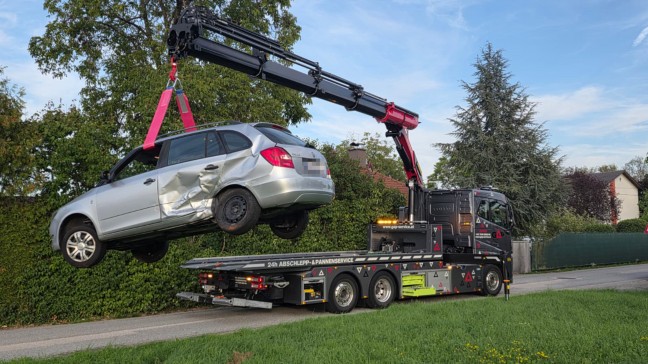Crash zwischen Streifenwagen und PKW auf Gmundener Stra�e in Edt bei Lambach