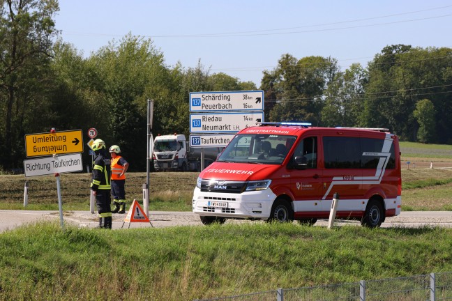 Gasleitung bei Bauarbeiten an einer Br�ckenbaustelle in Taufkirchen an der Trattnach besch�digt