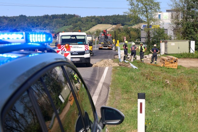 Gasleitung bei Bauarbeiten an einer Br�ckenbaustelle in Taufkirchen an der Trattnach besch�digt