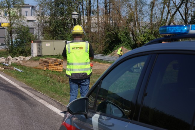 Gasleitung bei Bauarbeiten an einer Br�ckenbaustelle in Taufkirchen an der Trattnach besch�digt