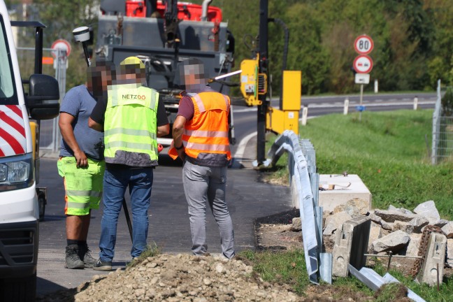 Gasleitung bei Bauarbeiten an einer Br�ckenbaustelle in Taufkirchen an der Trattnach besch�digt
