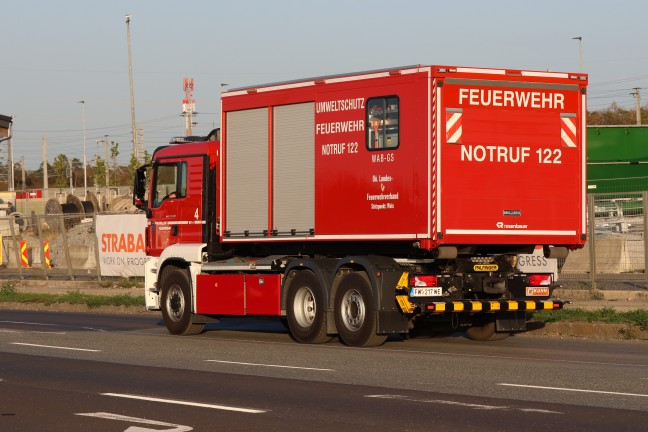 Gefahrstoffeinsatz: Feuerwehr bei kleinem Schadstoffaustritt in Wels-Puchberg im Einsatz