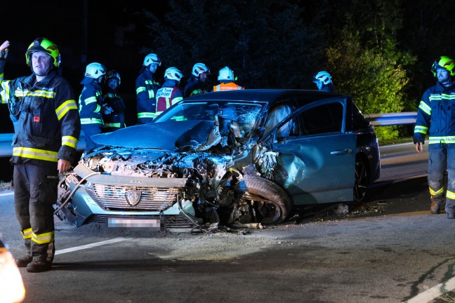 Wohnmobil umgest�rzt: Drei Verletzte bei Crash zwischen zwei PKW und einem Reisemobil bei Pinsdorf
