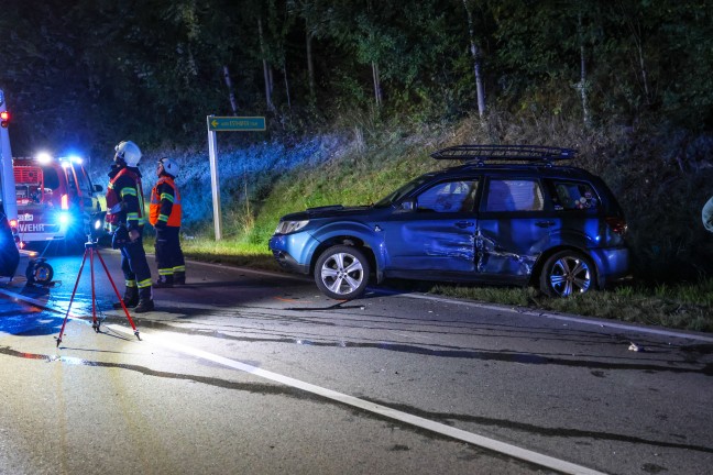 Wohnmobil umgest�rzt: Drei Verletzte bei Crash zwischen zwei PKW und einem Reisemobil bei Pinsdorf