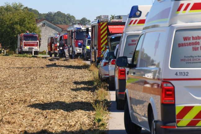 Auto in Seitenlage: Schwerer Crash mit drei beteiligten PKW in Piberbach