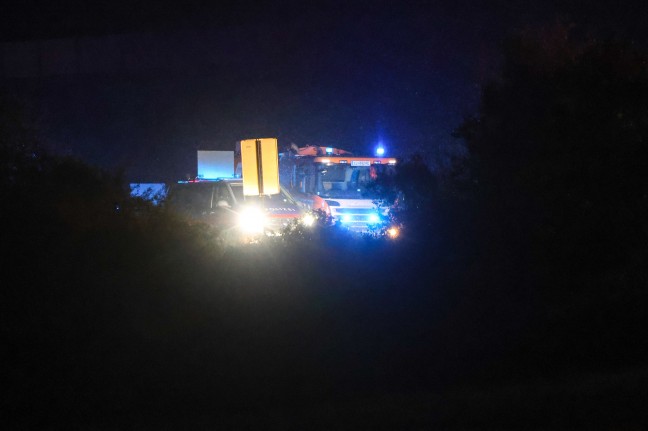 Stundenlange Totalsperre der Welser Autobahn nach LKW-Unfall bei Pucking