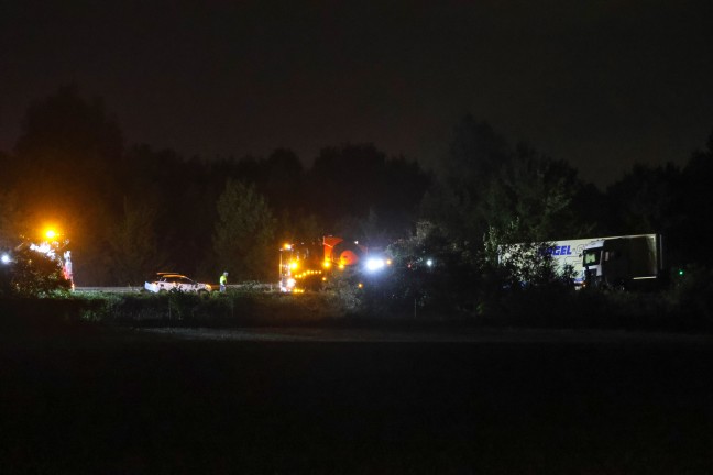 Stundenlange Totalsperre der Welser Autobahn nach LKW-Unfall bei Pucking