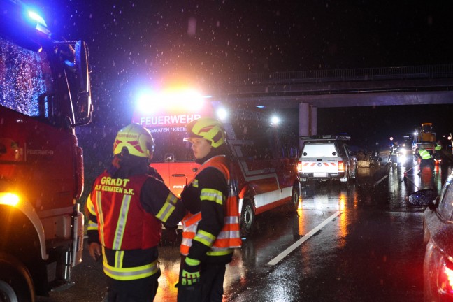 Kran abgerissen: LKW krachte in Kematen an der Krems mit ausgefahrenem Kran gegen Br�cke