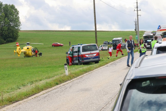 Schulbus-Crash: Sechs teils Schwerverletzte bei Unfall gegen LKW in St. Marienkirchen am Hausruck