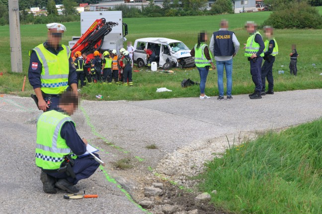 Schulbus-Crash: Sechs teils Schwerverletzte bei Unfall gegen LKW in St. Marienkirchen am Hausruck