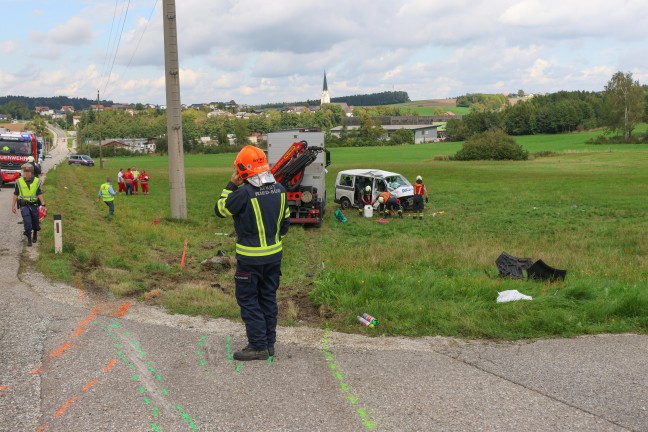 Schulbus-Crash: Sechs teils Schwerverletzte bei Unfall gegen LKW in St. Marienkirchen am Hausruck
