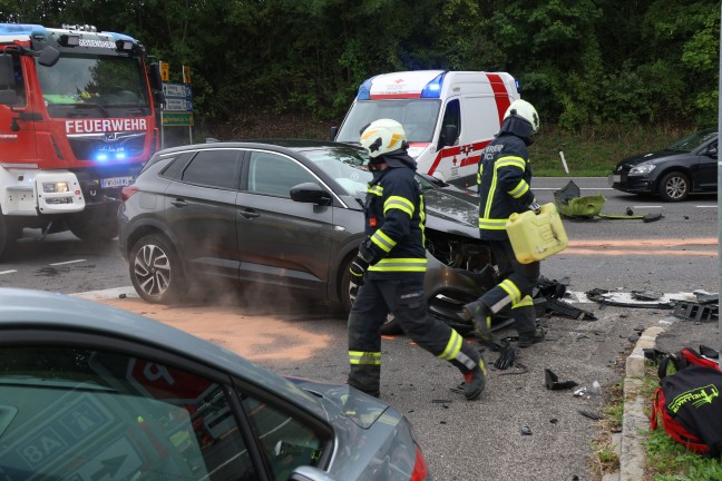 Personenrettung nach schwerem Kreuzungscrash auf Wallerner Stra�e in Pichl bei Wels