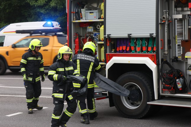 Personenrettung nach schwerem Kreuzungscrash auf Wallerner Stra�e in Pichl bei Wels