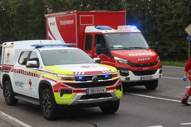 Personenrettung nach schwerem Kreuzungscrash auf Wallerner Stra�e in Pichl bei Wels