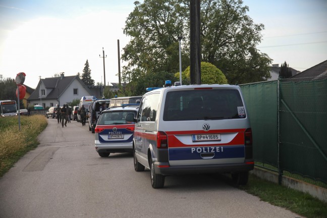 Gro�er Polizei- und Cobraeinsatz bei einem Geb�ude in Buchkirchen sorgte f�r Aufregung