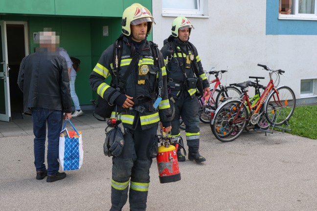 Ein Verletzter bei K�chenbrand in einem Mehrparteienwohnhaus in Wels-Pernau