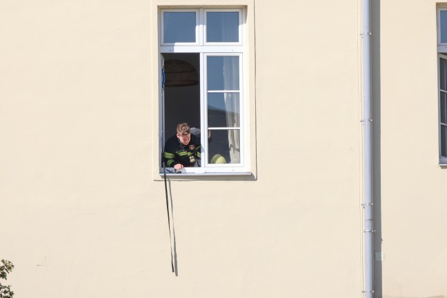 Brandverdacht: Piepsenden Rauchmelder in einer Wohnung in Wels-Lichtenegg und �bereifriger Hydrant