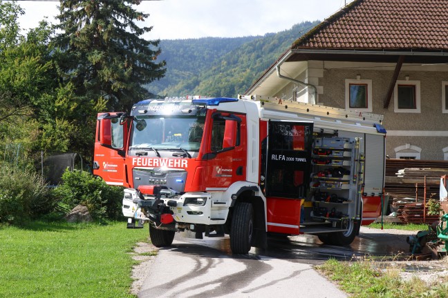 Zwei Feuerwehren bei Kleinbrand im Wohnzimmer eines Bauernhofes in Inzersdorf im Kremstal im Einsatz