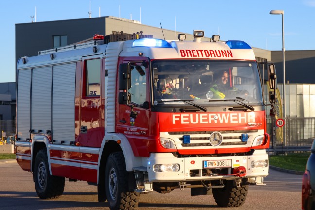 Verlorenes Ladegut: Meldung �ber vermeintlich schwerem Verkehrsunfall in H�rsching l�ste Einsatz aus