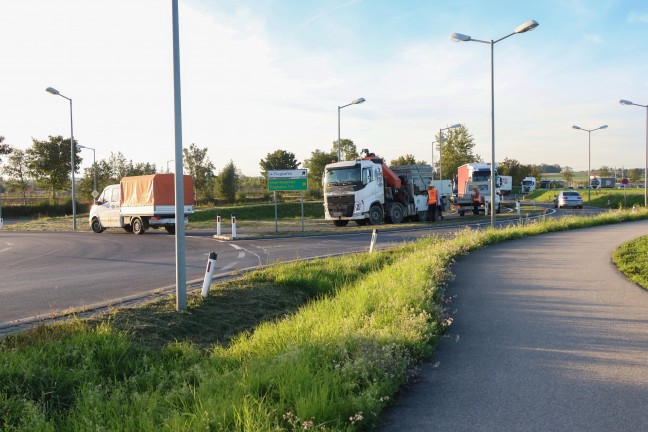 Verlorenes Ladegut: Meldung �ber vermeintlich schwerem Verkehrsunfall in H�rsching l�ste Einsatz aus