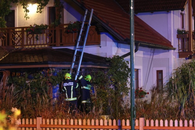 Kellerbrand: Zwei Feuerwehren bei Brand in einem Einfamilienhaus in Fischlham im Einsatz