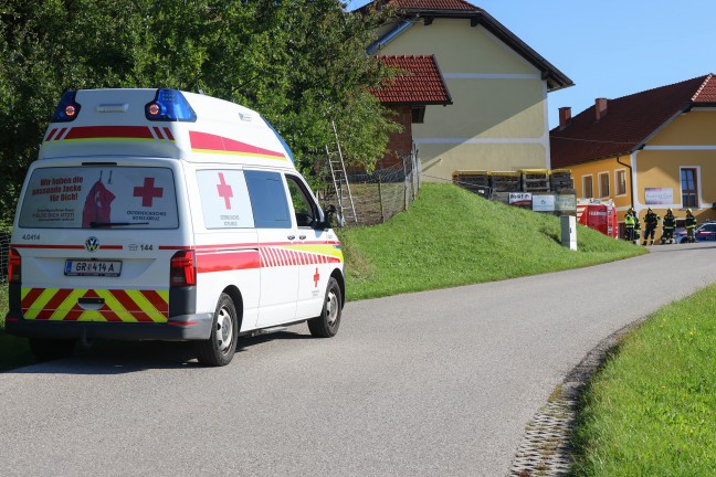 Personenrettung: Schwere Kollision zwischen Traktor und Auto in Eschenau im Hausruckkreis