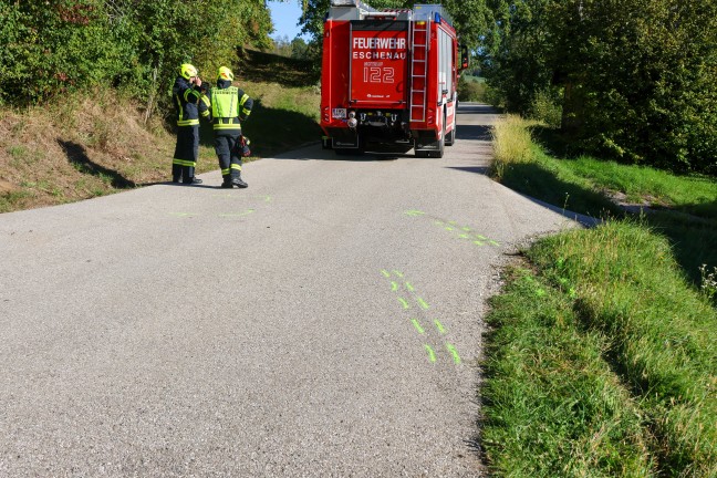 Personenrettung: Schwere Kollision zwischen Traktor und Auto in Eschenau im Hausruckkreis